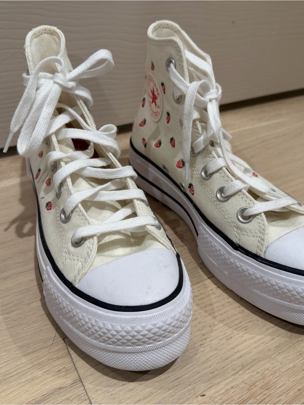 Converse Strawberry Platform Chucks - Picture 5 of 8